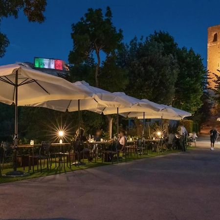 Osteria Belvedere San Leo Esterno foto