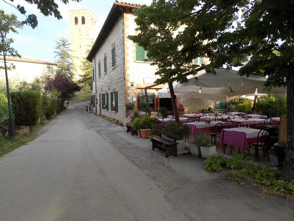 Osteria Belvedere San Leo Esterno foto