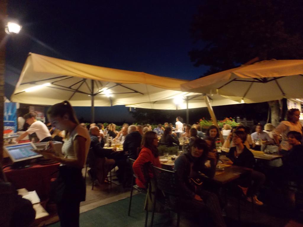 Osteria Belvedere San Leo Esterno foto