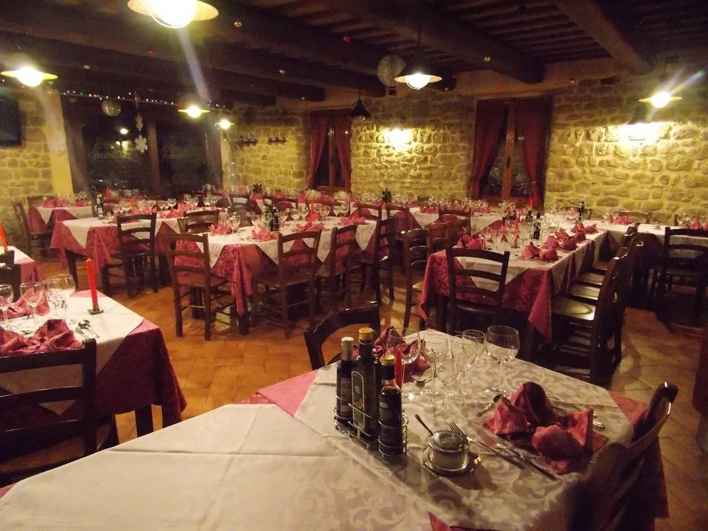 Osteria Belvedere San Leo Esterno foto