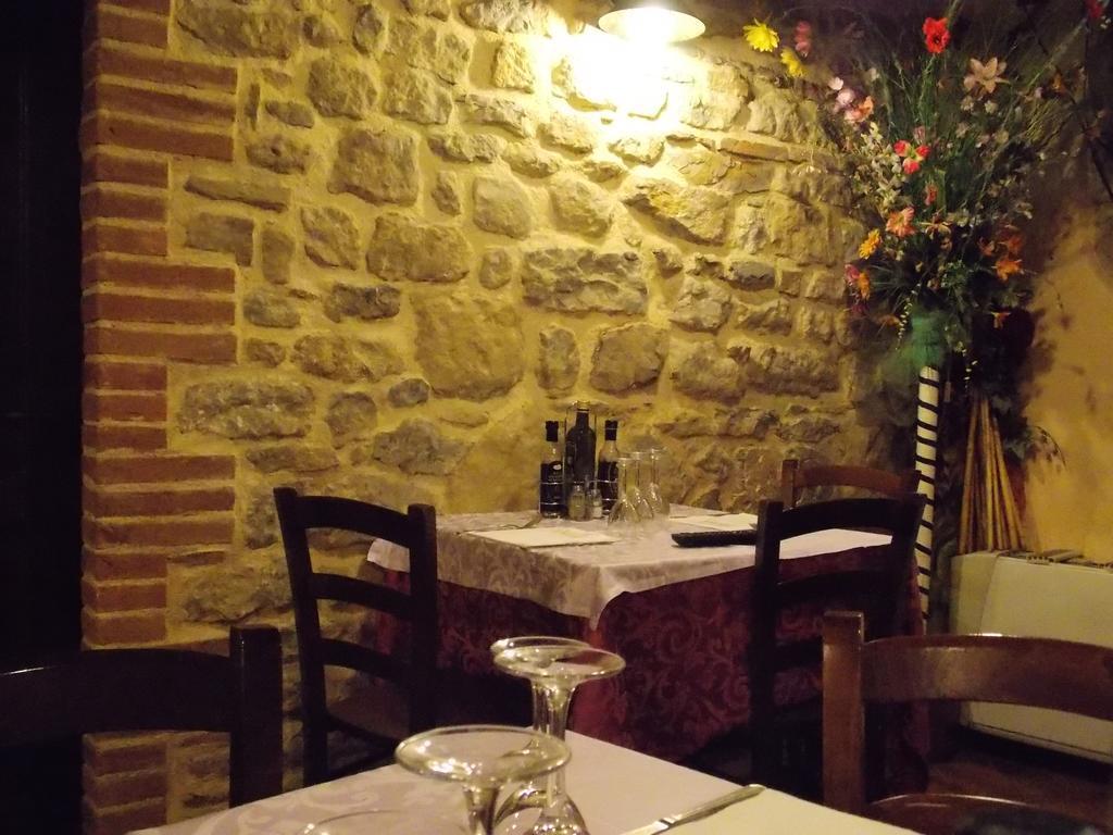 Osteria Belvedere San Leo Esterno foto