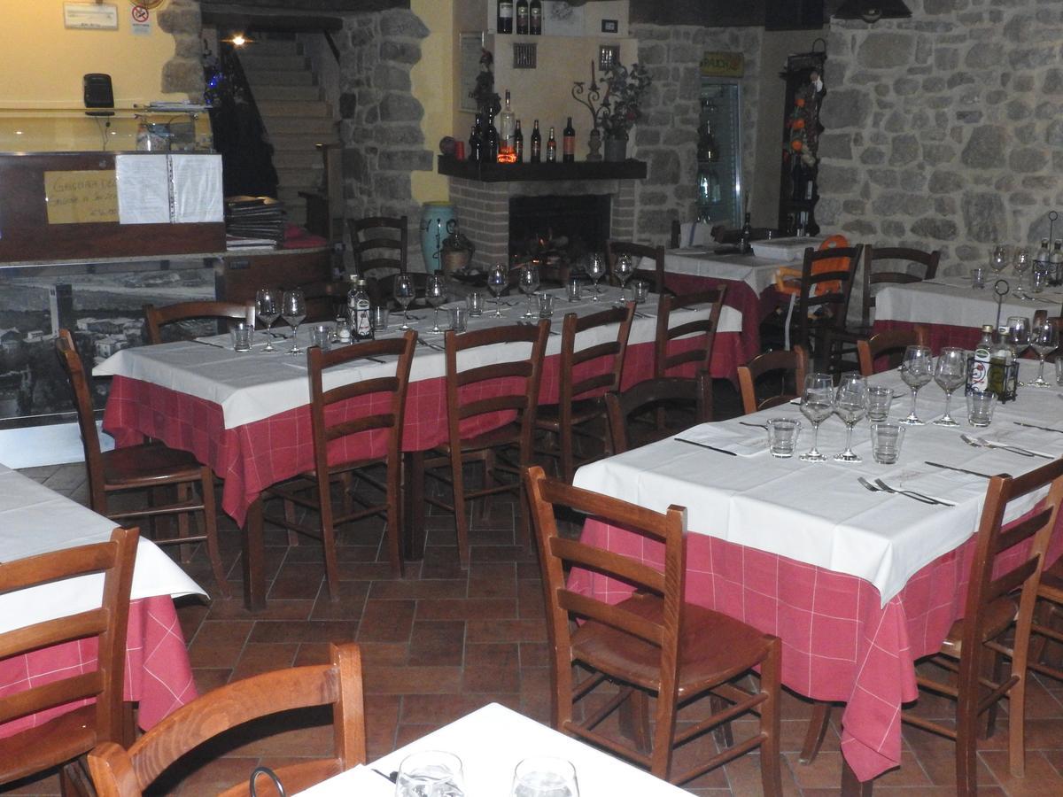 Osteria Belvedere San Leo Esterno foto
